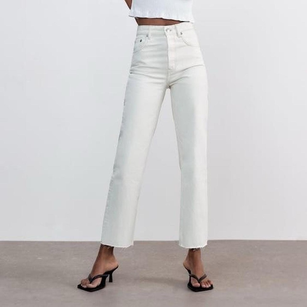 Zara Women’s High Rise Jeans in Ivory Size 2